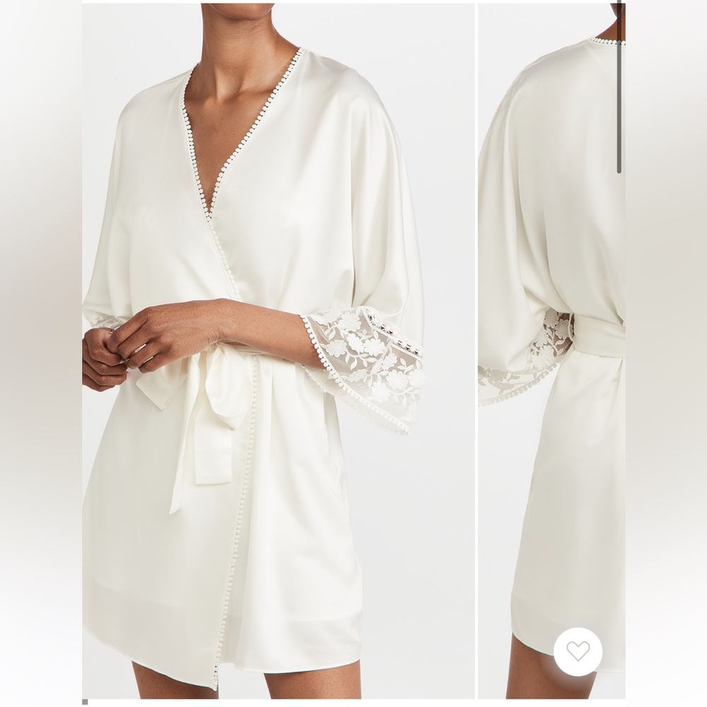 Flora Nikrooz Cream Lace Sleeve Robe